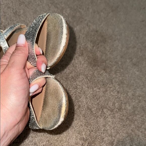 Adrienne Vittadini Levain Silver Strappy Girls Heels Kids Size 4 - Picture 6 of 8